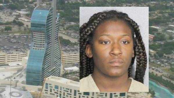 Prosecutors: Woman Left 3 kids Alone in Car for Hours While She Played Poker in Casino