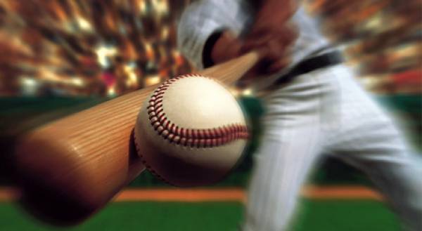 Daily Fantasy Baseball Hot Hitters – April 16:  Eric Hosmer, AJ Pollack, More 
