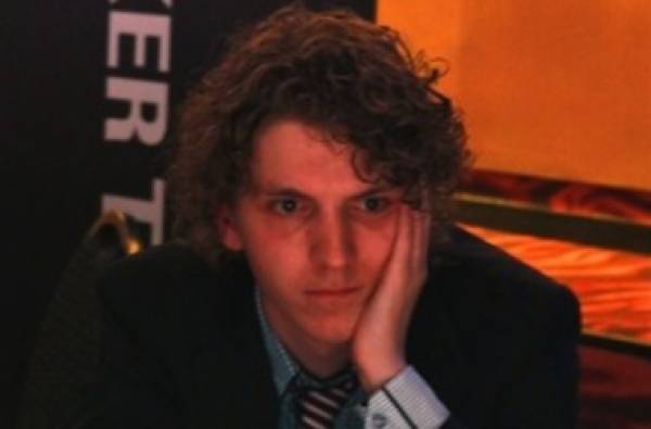 Berndsen12 Battles Isildur1: Wins $299k Berndsen12 Battles Isildur1: Wins $299k