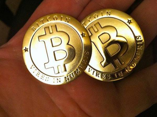 Bitcoin Endorsed by Wall Street, Dissed by China