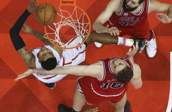 Bulls-Hawks Betting Line February 26 – Under is 13-5 in Recent Series