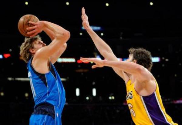 Lakers-Mavs Line has Dallas as -4.5 Favorite Lakers-Mavs Line has Dallas as -4.5 Favorite