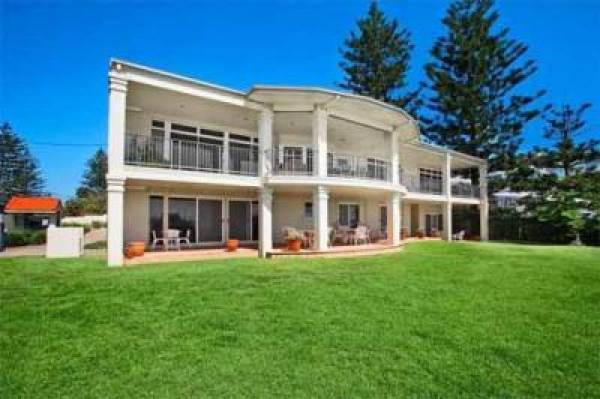 AFL Star Tony Smith Back on Mermaid Beach:  Once Sold Mega House to ‘Rat’ Daniel