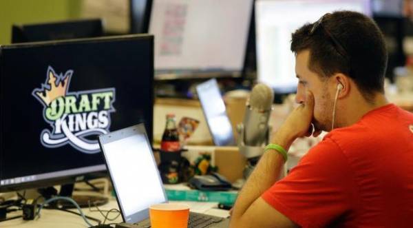 AP: Transparency Scandal Rocks Daily Fantasy Sports Industry