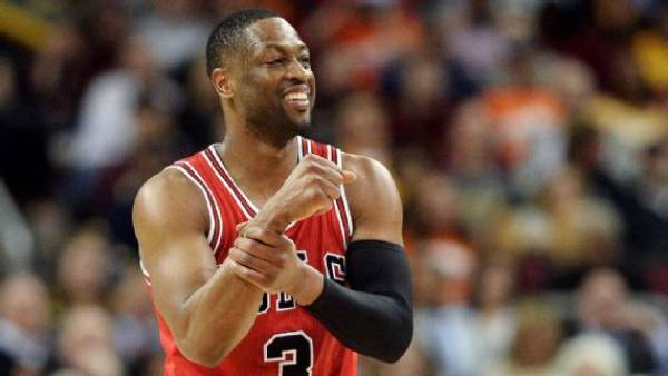 Dwyane Wade Out Remainder of Season for Bulls