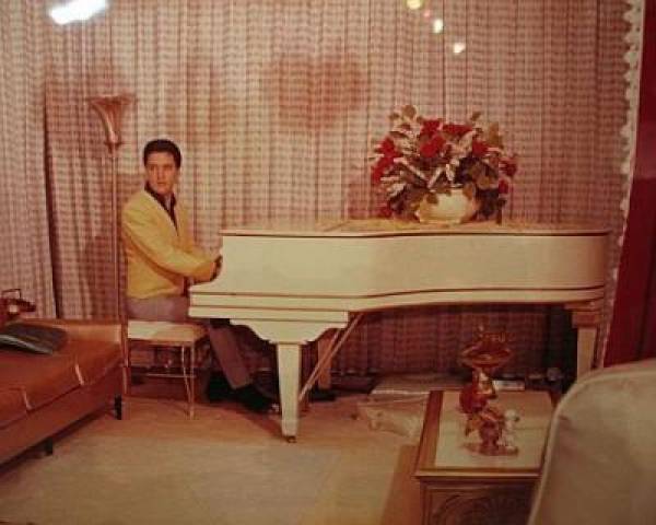 Elvis Piano