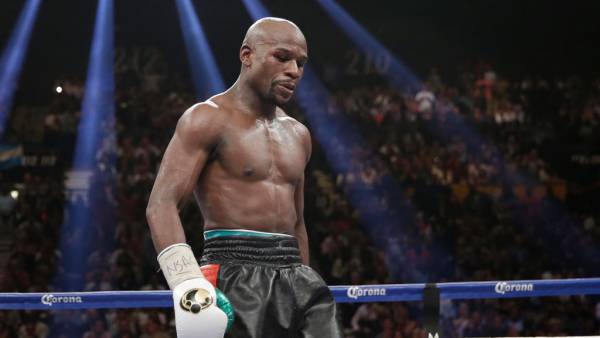 Odds of Floyd Mayweather Winning by Decision the -135 Favorite