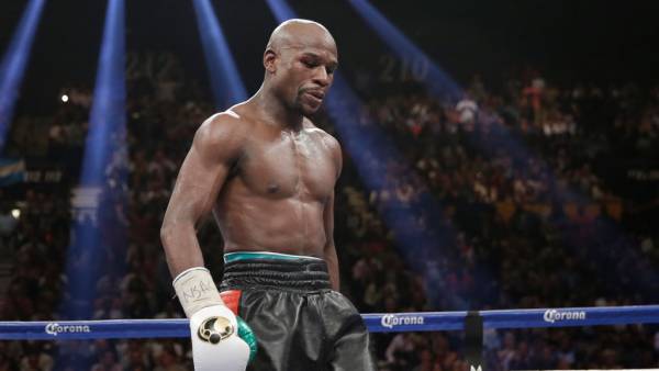 Odds of Floyd Mayweather Winning by Decision the -135 Favorite Odds of Floyd Mayweather Winning by Decision the -135 Favorite