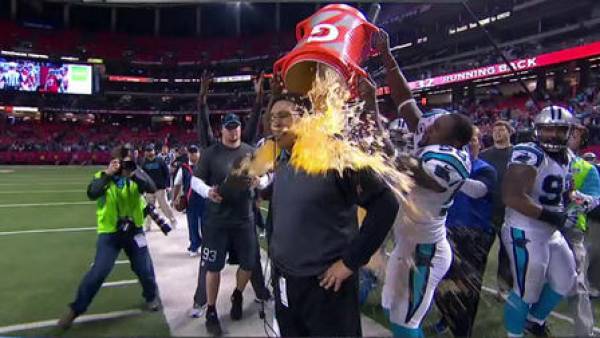 What is the Super Bowl 50 Favorite Gatorade Bath Color for Betting?