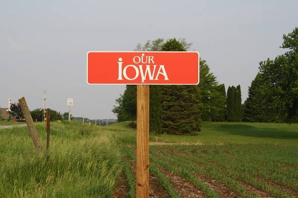 Iowa Sports Betting Bill Signed Into Law