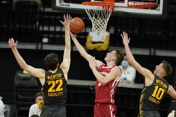 Wisconsin Badgers vs. Iowa Hawkeyes Prop Bets - Big Ten Tournament 2021