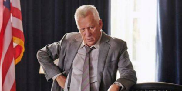 James Woods to Twitter: 'Man Up and Slit My Throat With a Knife, Don't Smother Me With a Pillow'