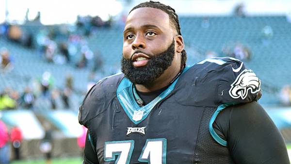 Eagles Re-Sign Pro Bowler Jason Peters to Play Guard