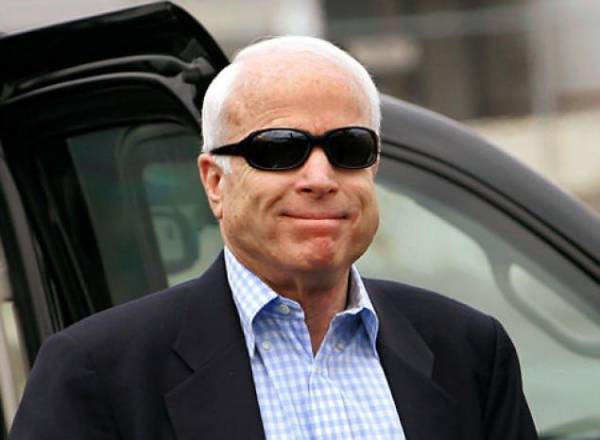 John McCain Caught Playing Online Poker On His Smartphone During Syria Hearing