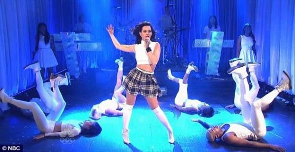 Katy Perry Super Bowl Prop Bet: What Will She Wear During Her First Song Katy Perry Super Bowl Prop Bet: What Will She Wear During Her First Song