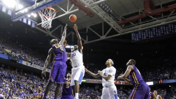 Kentucky vs. LSU Betting Line: Wildcats to Finish Season Undefeated Pays 3-1 Odd