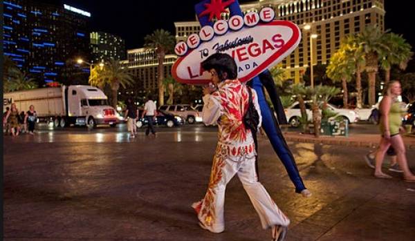Las Vegas Attempts to Tame Rowdy Street Performers 