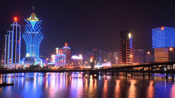 Macau Gaming Revenue Drops 34.5 Percent in July