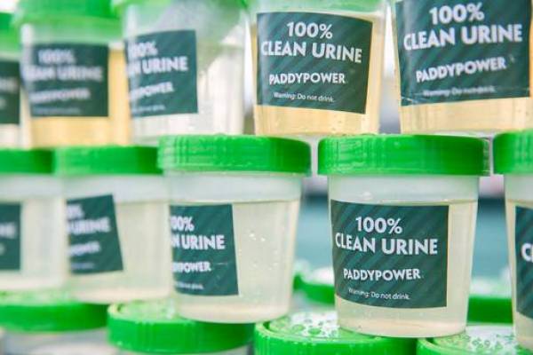 URINE-SANE!!! Paddy Power Handing Out Pure Urine Samples to Giro d' Italia Riders URINE-SANE!!! Paddy Power Handing Out Pure Urine Samples to Giro d' Italia Rider
