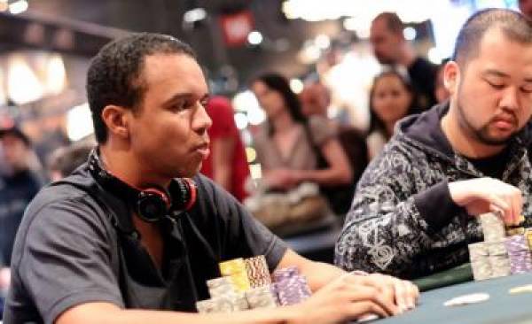 Phil Ivey Going Strong at 2012 Aussie Millions Main Event