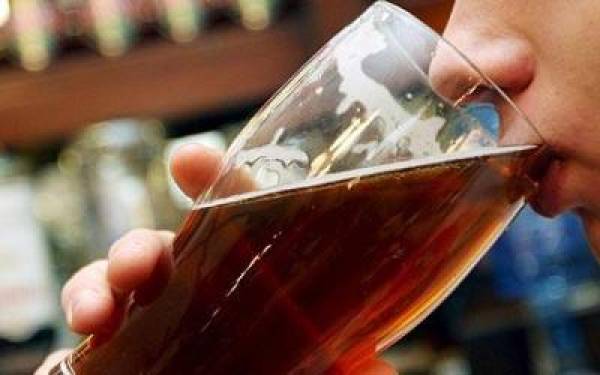 Poker Player Gets Served 42 Beers Poker Player Gets Served 42 Beers