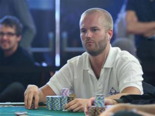 Bet24 Poker Signs on 7 New Pros