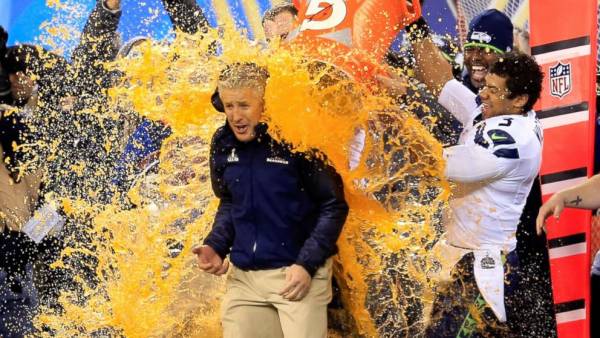 Super Bowl 49 Novelty Prop Bets: Color of Gatorade Thrown on Winning Coach