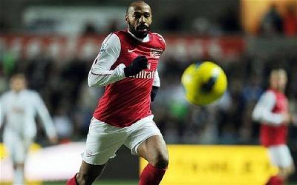 Injury Scare to Thierry Henry May Boost Manchester United’s Odds Arsenal