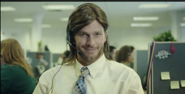 Tom Brady Plays a ‘Sexy’ Telemarketer in DailyMVP Fantasy Ad Tom Brady Plays a ‘Sexy’ Telemarketer in DailyMVP Fantasy Ad