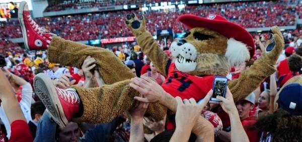 UCLA-Arizona Spread Between -2 and -3 Bruins: BetOnline Wildcats +3 UCLA-Arizona Spread Between -2 and -3 Bruins: BetOnline Wildcats +3