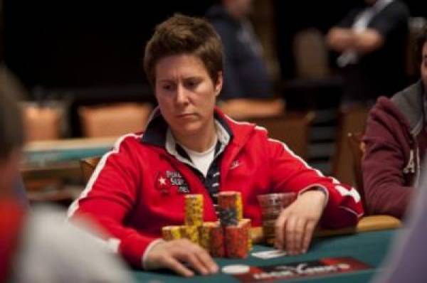 Leo Wolpert, Vanessa Selbst Among Top 20 as 2012 WSOP Dwindles Dow to 700 Player