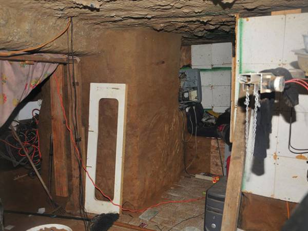 Underground Hidden Cave Contained Gambling Machines, Ammo Underground Hidden Cave Contained Gambling Machines, Ammo