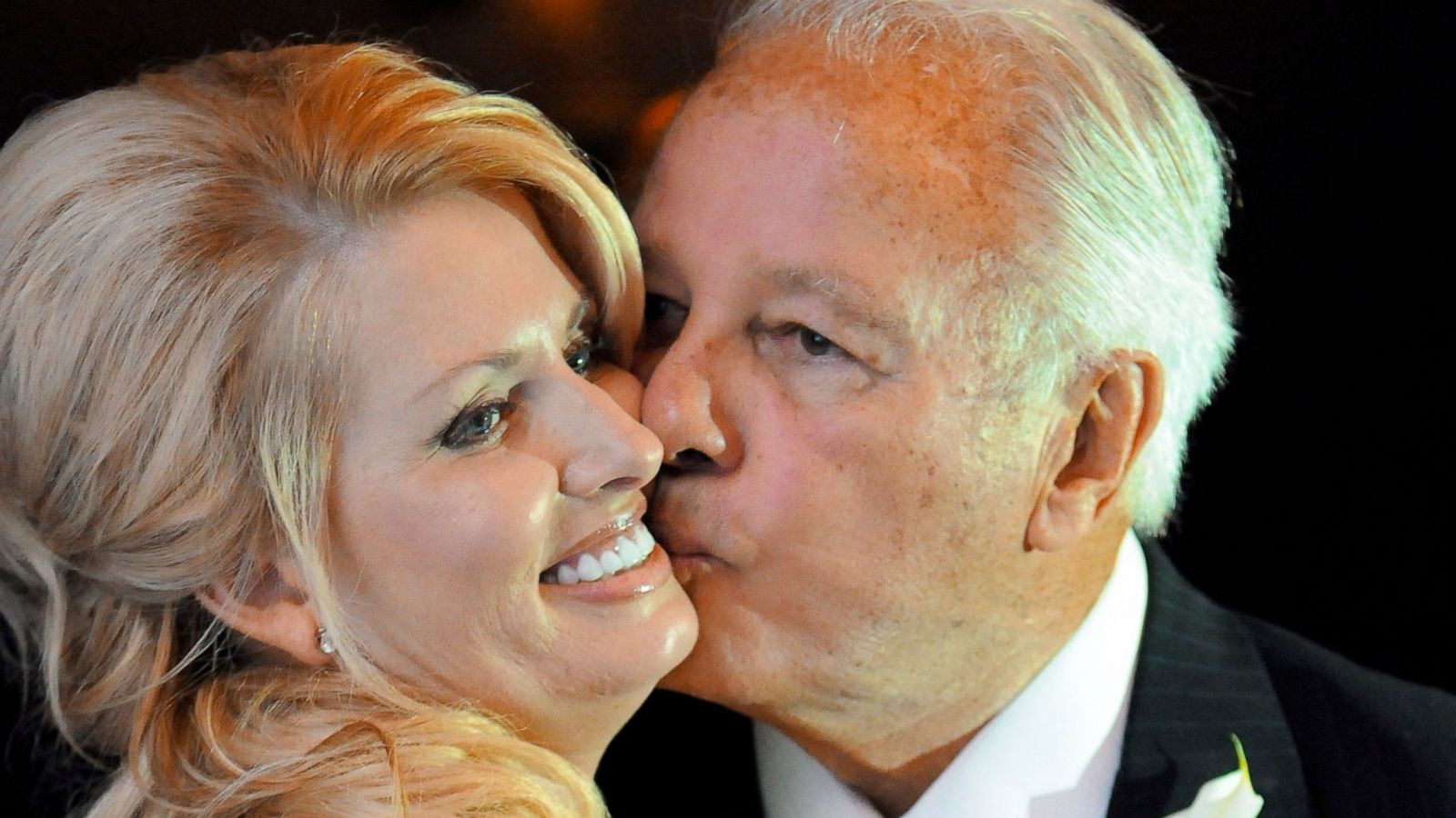 Gov Convicted of Taking Casino License Payoffs, Dies