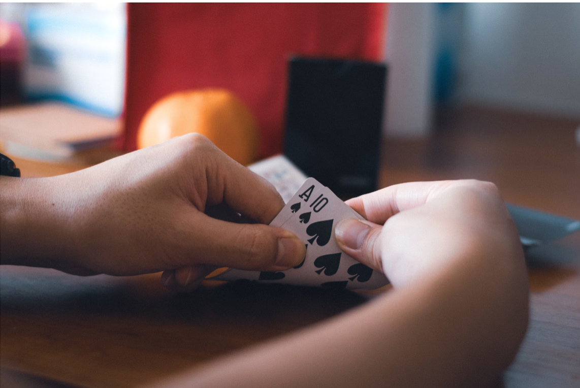 How To Outwit Online Opponents With Bluffing In The Digital Age