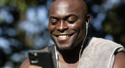 Pocket-Sized Entertainment: How Mobile Apps Are Redefining Play Anywhere
